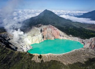 Ngỡ ngàng trước vẻ đẹp hồ Kawah Ijen nổi tiếng khi du lịch Indonesia